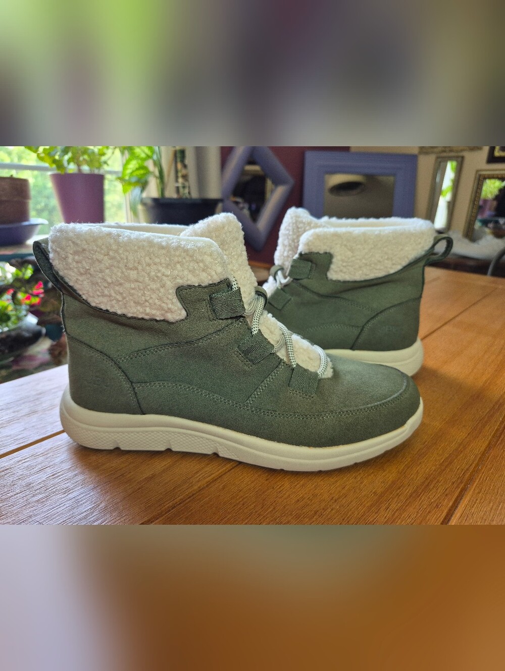 JBU Freeze Round‎ Toe Boots - Size 8